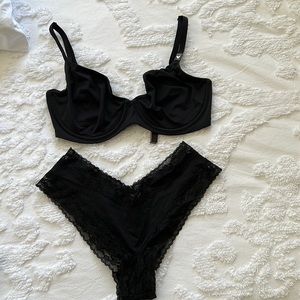 Victoria’s Secret Bra underwire without lining in black color with cotton panty